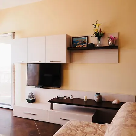 Blue Point Apartment *
